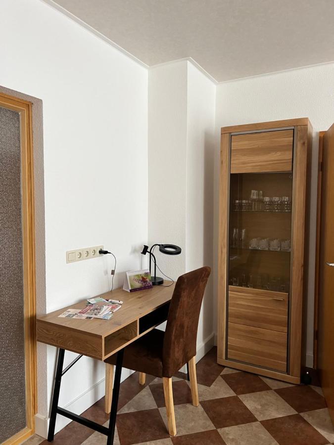 Sehr Schoene Wohnung,Komplett Neu Eingerichtet Limbach-Oberfrohna ภายนอก รูปภาพ