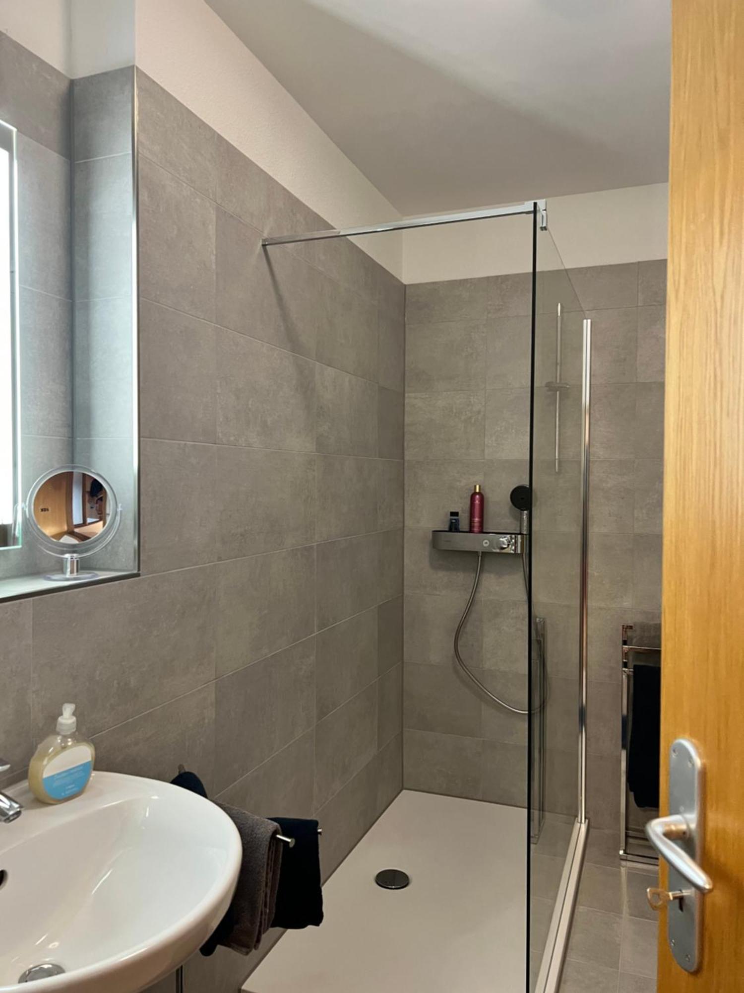 Sehr Schoene Wohnung,Komplett Neu Eingerichtet Limbach-Oberfrohna ภายนอก รูปภาพ